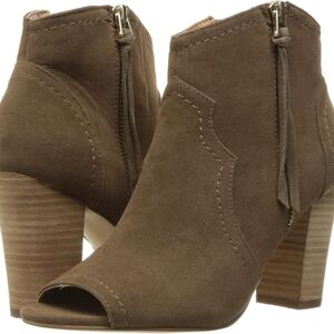 NWOT- XOXO Brown Barrymore Suede Peep-Toe Ankle Booties Size 7